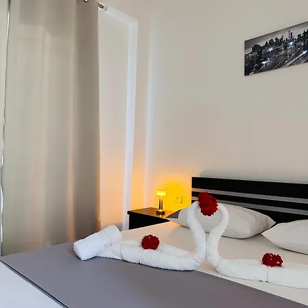 Apartment Xhibo